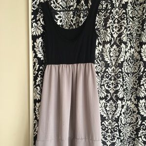 Very comfortable dress with a stretching upper